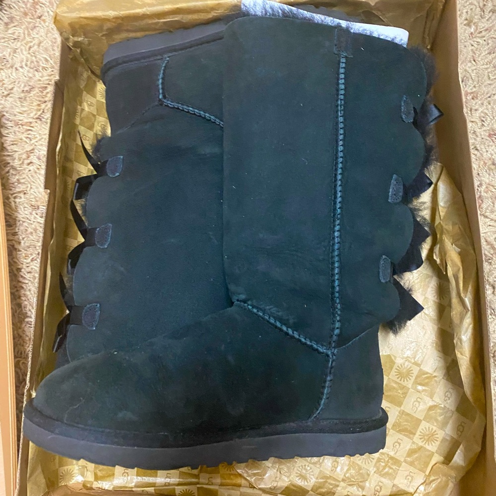 Like New Black Ugg W Bailey Bow Boots Size 6